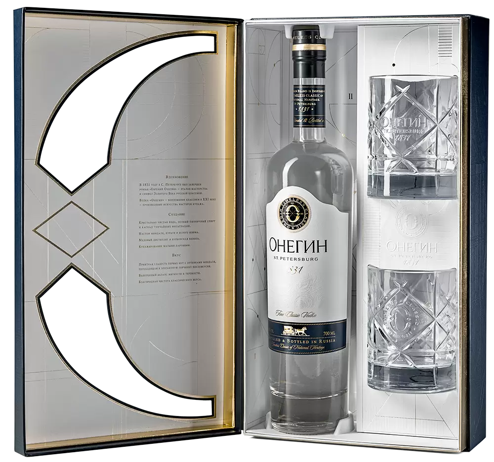 Водка Онегин с 2-мя стаканами 0.7 л Gift Box