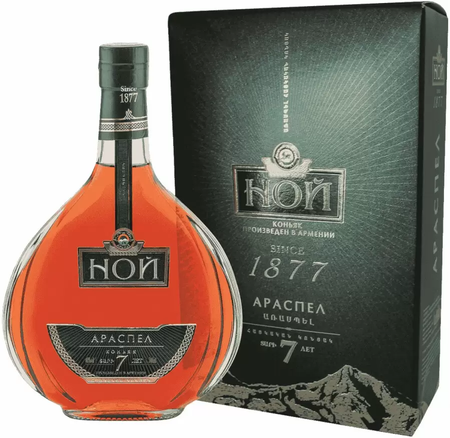 Коньяк Ной Араспел 7 Лет 0.7 л Gift Box