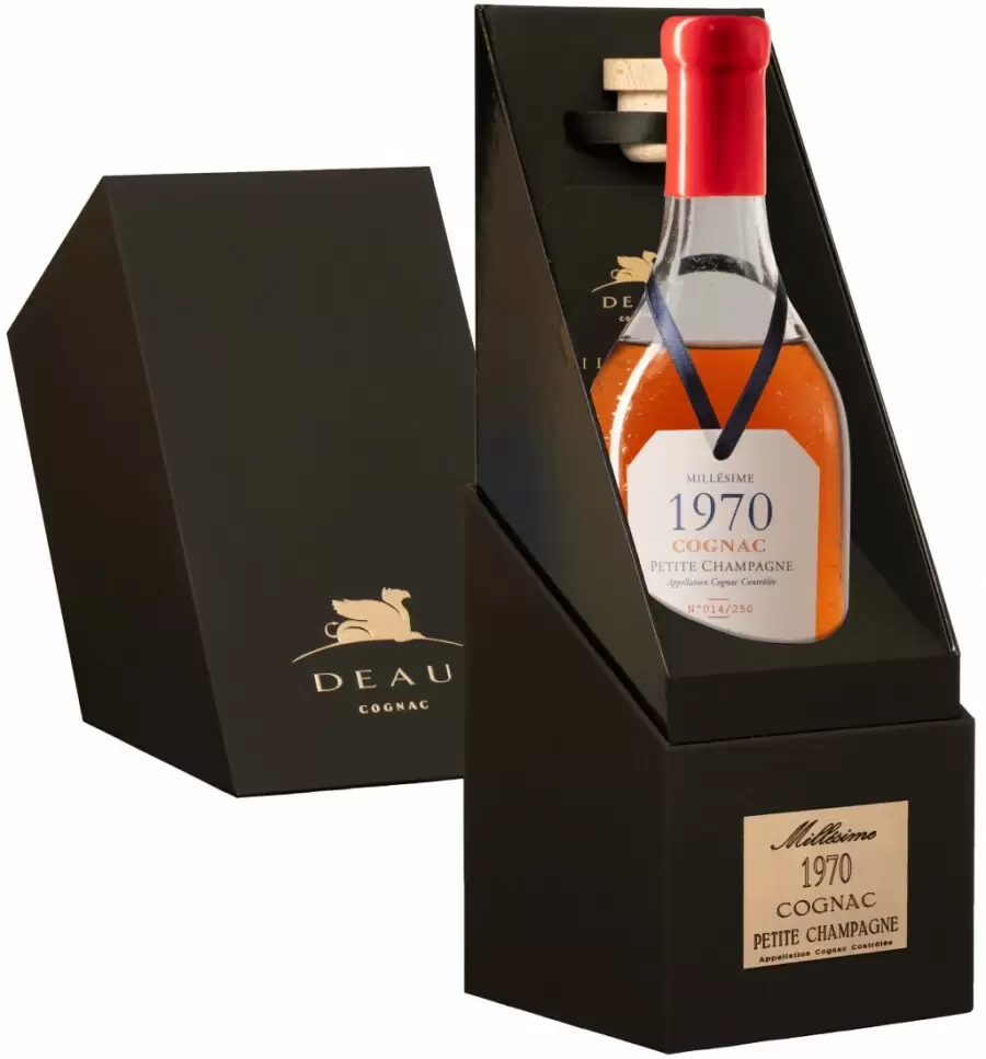Коньяк Deau Petite Champagne AOC 1970 г. 0.7 л Gift Box
