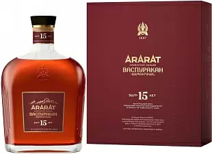 Коньяк Арарат Васпуракан 15 Лет 0.7 л Gift Box