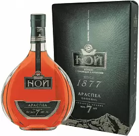 Коньяк Ной Араспел 7 Лет 0.7 л Gift Box