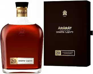 Коньяк Арарат Наири 0.7 л Gift Box