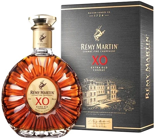 Коньяк Remy Martin XO 0.7 л в подарочной упаковке