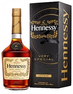 Коньяк Hennessy VS 0.75 л в подарочной упаковке