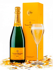 Шампанское Veuve Clicquot Brut 0.75 л Gift Box