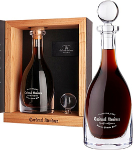 Бренди Sanchez Romate Cardenal Mendoza Non Plus Ultra Solera Gran Reserva 0.7 л Gift Box Set 1 Decanter